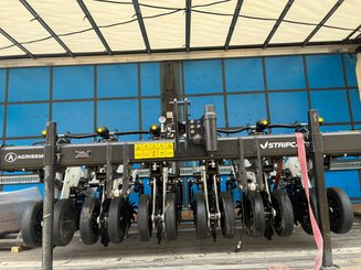 Semoir pour semis simplifié Agrisem Strip-Cat II porté Fixe