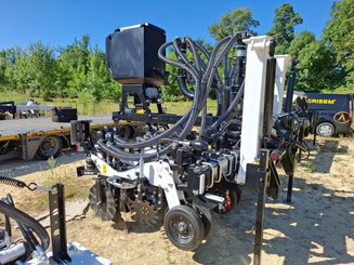 Semoir pour semis simplifié Agrisem Strip-Cat II porté Repliable