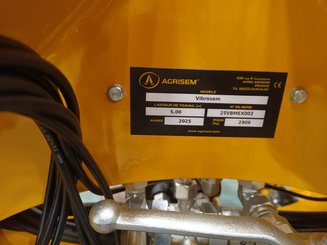 Semoir pour semis simplifié Agrisem Vibrosem porté Repliable