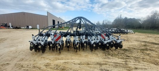 Semoir pour semis simplifié Agrisem Strip-Cat II porté Repliable