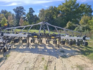 Semoir pour semis simplifié Agrisem Strip-Cat II porté Repliable