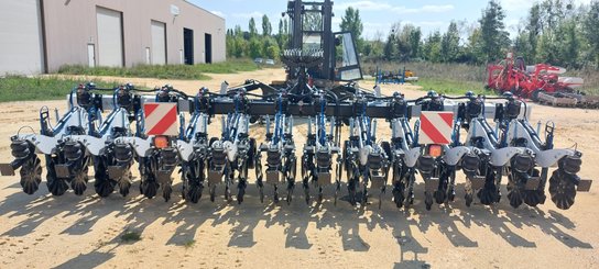 Semoir pour semis simplifié Agrisem Strip-Cat II porté Repliable
