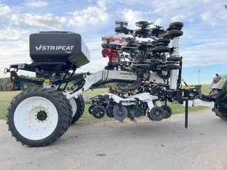Semoir pour semis simplifié Agrisem Strip-Cat II traîné Repliable
