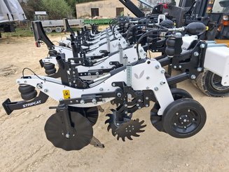 Semoir pour semis simplifié Agrisem Strip-Cat II porté Repliable