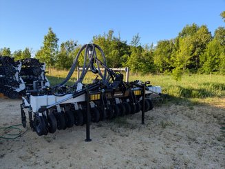 Semoir pour semis simplifié Agrisem Strip-Cat II porté Repliable