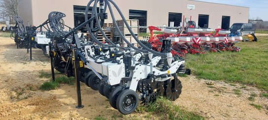 Semoir pour semis simplifié Agrisem Strip-Cat II porté Repliable