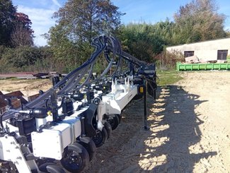 Semoir pour semis simplifié Agrisem Strip-Cat II porté Repliable