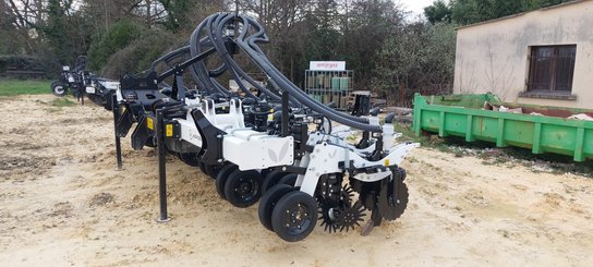 Semoir pour semis simplifié Agrisem Strip-Cat II porté Repliable