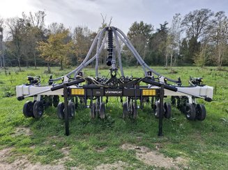 Semoir pour semis simplifié Agrisem Strip-Cat II porté Repliable