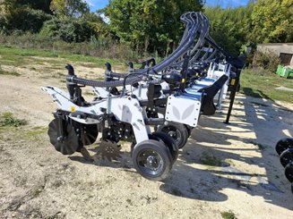 Semoir pour semis simplifié Agrisem Strip-Cat II porté Repliable