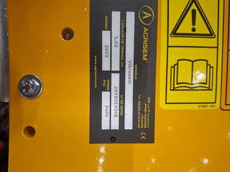 Semoir pour semis simplifié Agrisem Vibrosem porté Repliable