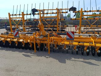 Déchaumeur Agrisem Turbomulch Extra Repliable