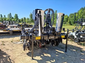 Semoir pour semis simplifié Agrisem Strip-Cat II porté Repliable