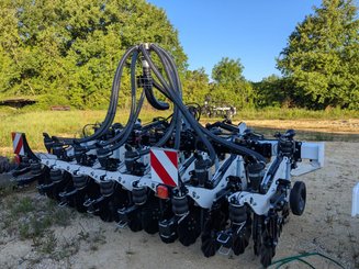 Semoir pour semis simplifié Agrisem Strip-Cat II porté Repliable