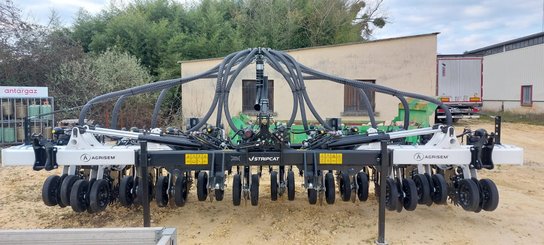 Semoir pour semis simplifié Agrisem Strip-Cat II porté Repliable