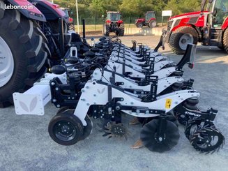 Semoir pour semis simplifié Agrisem Strip-Cat II porté Repliable