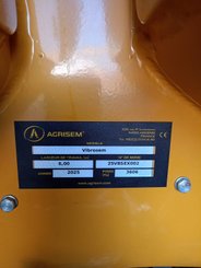 Semoir pour semis simplifié Agrisem Vibrosem porté Repliable