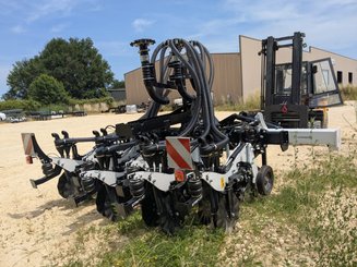 Semoir pour semis simplifié Agrisem Strip-Cat II porté Repliable