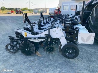 Semoir pour semis simplifié Agrisem Strip-Cat II porté Repliable