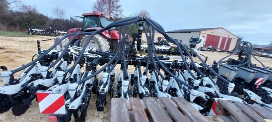 Semoir pour semis simplifié Agrisem Strip-Cat II porté Repliable