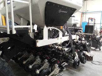 Semoir pour semis simplifié Agrisem mBOSS Rétractable