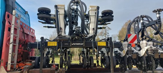 Semoir pour semis simplifié Agrisem Strip-Cat II porté Repliable