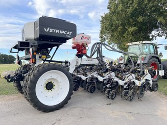 Semoir pour semis simplifié Agrisem Strip-Cat II traîné Repliable