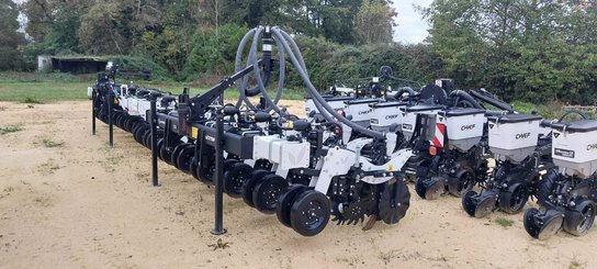 Semoir pour semis simplifié Agrisem Strip-Cat II porté Repliable