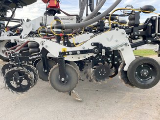 Semoir pour semis simplifié Agrisem Strip-Cat II traîné Repliable