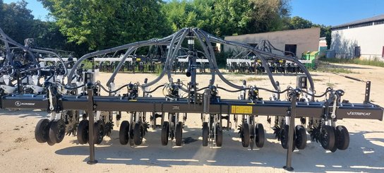 Semoir pour semis simplifié Agrisem Strip-Cat II porté Repliable