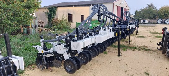 Semoir pour semis simplifié Agrisem Strip-Cat II porté Repliable