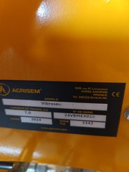 Semoir pour semis simplifié Agrisem Vibrosem porté Repliable