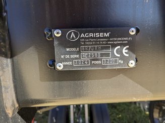 Semoir pour semis simplifié Agrisem Strip-Cat II porté Repliable
