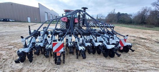 Semoir pour semis simplifié Agrisem Strip-Cat II porté Repliable
