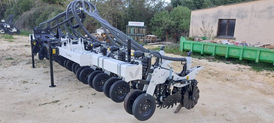 Semoir pour semis simplifié Agrisem Strip-Cat II porté Repliable