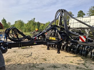 Semoir pour semis simplifié Agrisem Strip-Cat II traîné Repliable