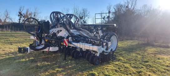 Semoir pour semis simplifié Agrisem Strip-Cat II traîné Repliable