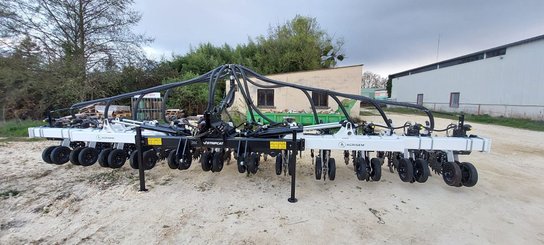 Semoir pour semis simplifié Agrisem Strip-Cat II porté Repliable