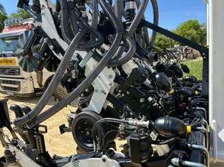 Semoir pour semis simplifié Agrisem Strip-Cat II porté Repliable