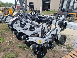 Semoir pour semis simplifié Agrisem Strip-Cat II porté Repliable