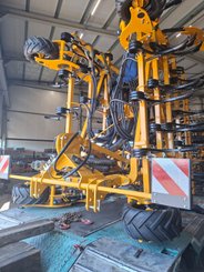 Semoir pour semis simplifié Agrisem Vibrosem porté Repliable