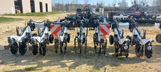 Semoir pour semis simplifié Agrisem Strip-Cat II porté Repliable