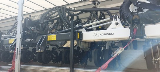 Semoir pour semis simplifié Agrisem Strip-Cat II porté Repliable