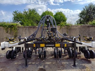 Semoir pour semis simplifié Agrisem Strip-Cat II porté Repliable