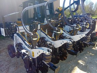 Semoir pour semis simplifié Agrisem Strip-Cat II porté Repliable