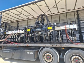 Semoir pour semis simplifié Agrisem Strip-Cat II porté Repliable