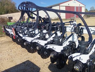 Semoir pour semis simplifié Agrisem Strip-Cat II porté Repliable