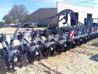 Semoir pour semis simplifié Agrisem Strip-Cat II porté Repliable