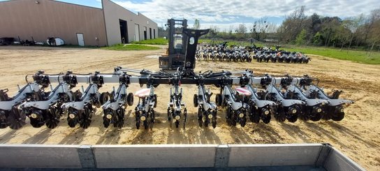 Semoir pour semis simplifié Agrisem Strip-Cat II porté Repliable