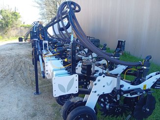 Semoir pour semis simplifié Agrisem Strip-Cat II porté Repliable